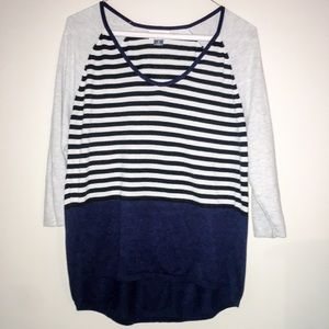 Stripped quarter sleeves sweater